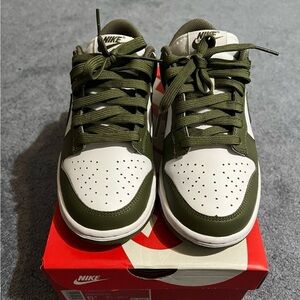 Nike Dunk Low ‘Medium Olive’